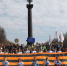 Брянские волонтеры развернули у стелы 25-метровую георгиевскую ленточку - Газета Труд