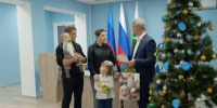Брянский губернатор Александр Богомаз исполнил мечту Маши и Тимура из луганской  Брянки - Газета Труд