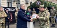 БАРС-Брянск передали новые автомобили, сертификат на сто радиостанций и дизельные генераторы - Газета Труд