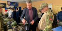 3 февраля 2025 года Глава Клинцовской городской администрации Сергей Юрьевич Евтеев посетил интерактивную выставку, посвященную Специальной Военной Операции - Администрация г. Клинцы