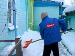 Активисты «Движения Первых» оказали адресную помощь в уборке снега Галине Ивановне Афонасенко, блокаднице Ленинграда.