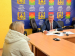 Сегодня глава Клинцовской городской администрации Сергей Юрьевич Евтеев провел очередной личный прием граждан, позволяющий напрямую услышать проблемы людей и взять их решение на контроль..