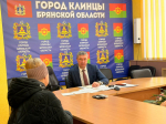 Сегодня глава Клинцовской городской администрации Сергей Юрьевич Евтеев провел очередной личный прием граждан, позволяющий напрямую услышать проблемы людей и взять их решение на контроль..