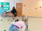 В этот особенный день для ребят из летнего школьного лагеря МБОУ-СОШ №6 им. Коновалова В.П. прошла развлекательная программа «Праздник детства, песен, света»..